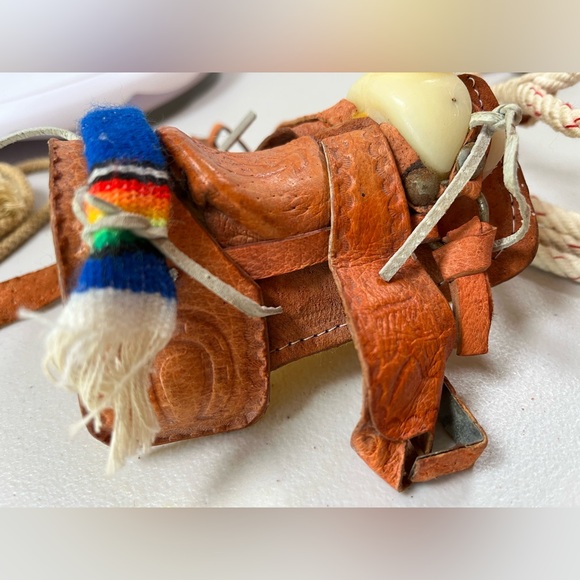 Vintage 1980’s craft item- lasso and saddle - Picture 4 of 8